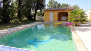 Гостиница Villa de 3 chambres avec piscine privee jardin clos et wifi a Regusse  Регюс